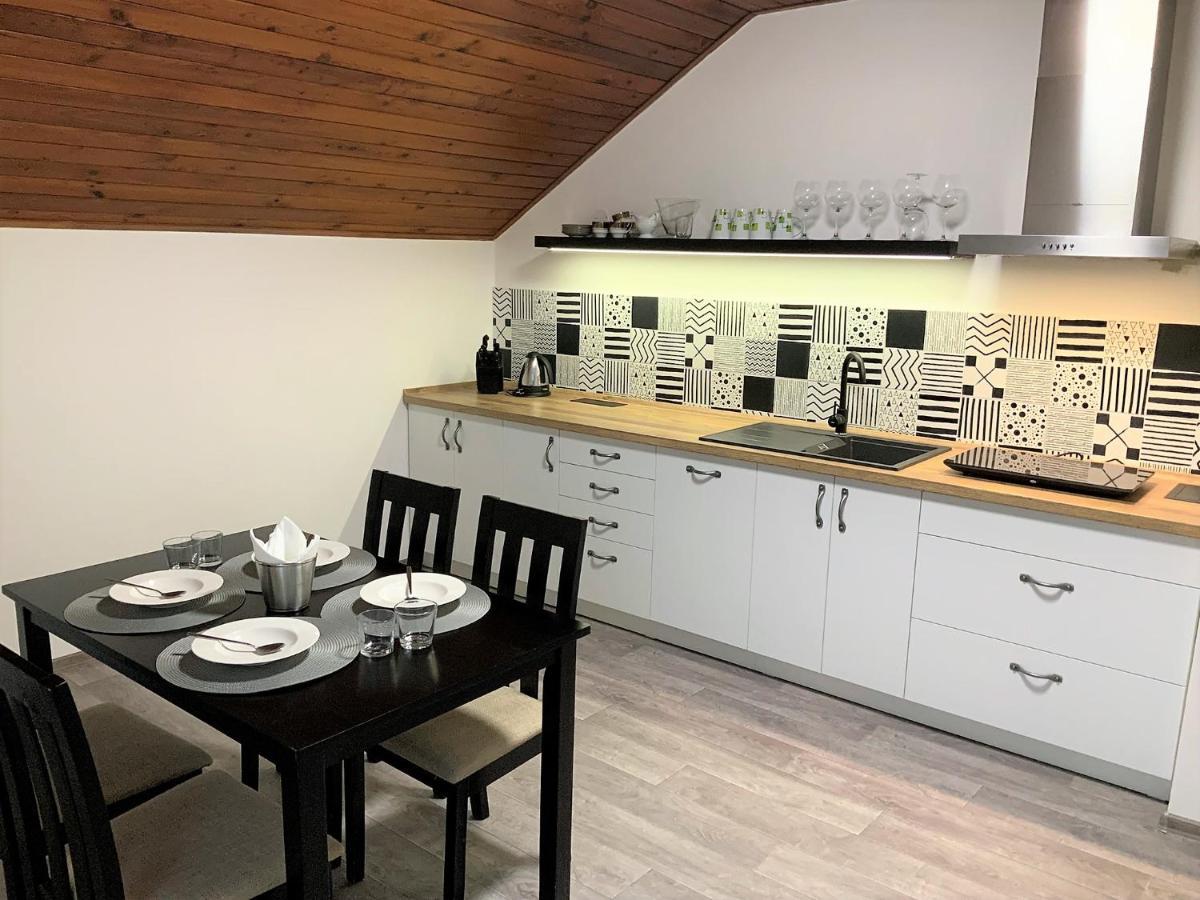Apartman V Podkrovi Hostinné Eksteriør billede